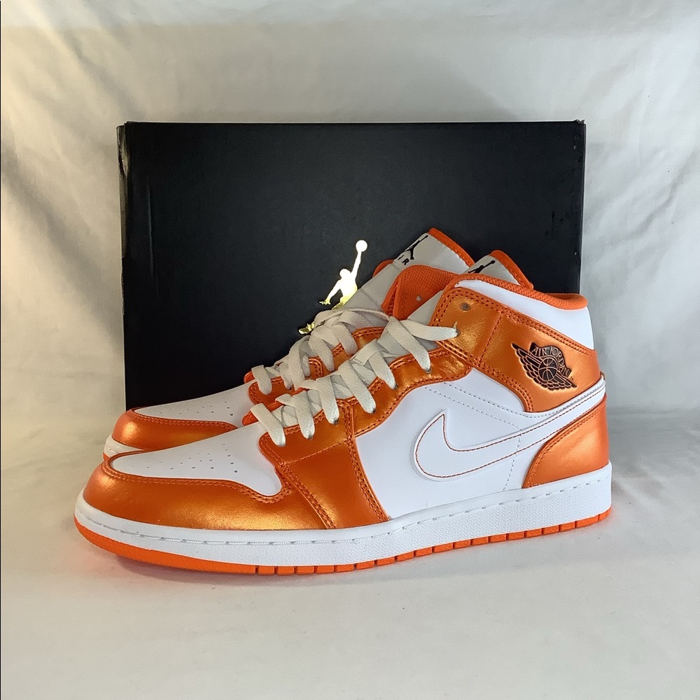Air Jordan 1 Mid SE ’Eletro Orange’